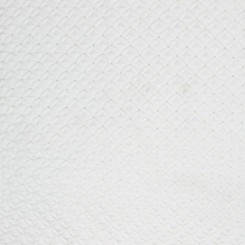 Quilting Bee Snow White by RM CoCo Fabric 2017 Spring Luxe Collection 50.5% Cotton 49.5% Polyester See Sample 0 Horizontal: 2.32 and Vertical: 2.36 54 - Fabric Carolina -