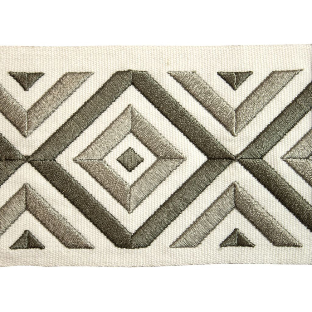 BD119 Border 4" Chestnut by RM CoCo Trim Creative Threads II 100% Cotton Base 100% Rayon Embroidery See Sample 0 Horizontal: 4 and Vertical: 3.75 4 - Fabric Carolina -