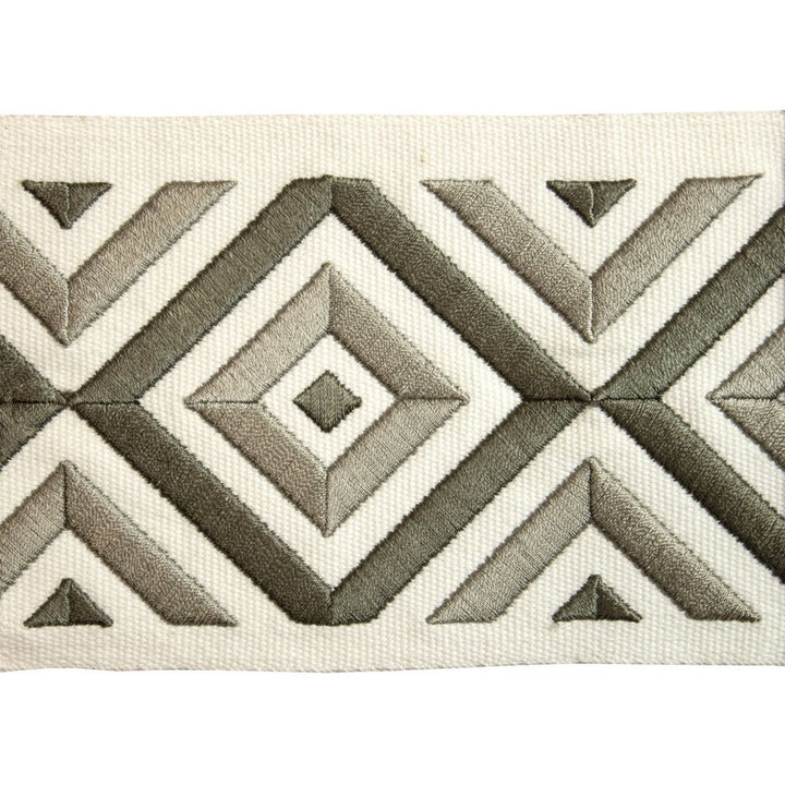 BD119 Border 4" Chestnut by RM CoCo Trim Creative Threads II 100% Cotton Base 100% Rayon Embroidery See Sample 0 Horizontal: 4 and Vertical: 3.75 4 - Fabric Carolina -