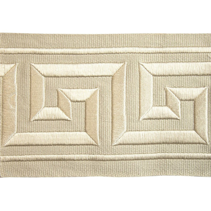 BD121 4" Border Ivory by RM CoCo Trim Creative Threads II 100% Cotton Base 100% Rayon Embroidery See Sample 0 Horizontal: 4 and Vertical: 3 4 - Fabric Carolina -