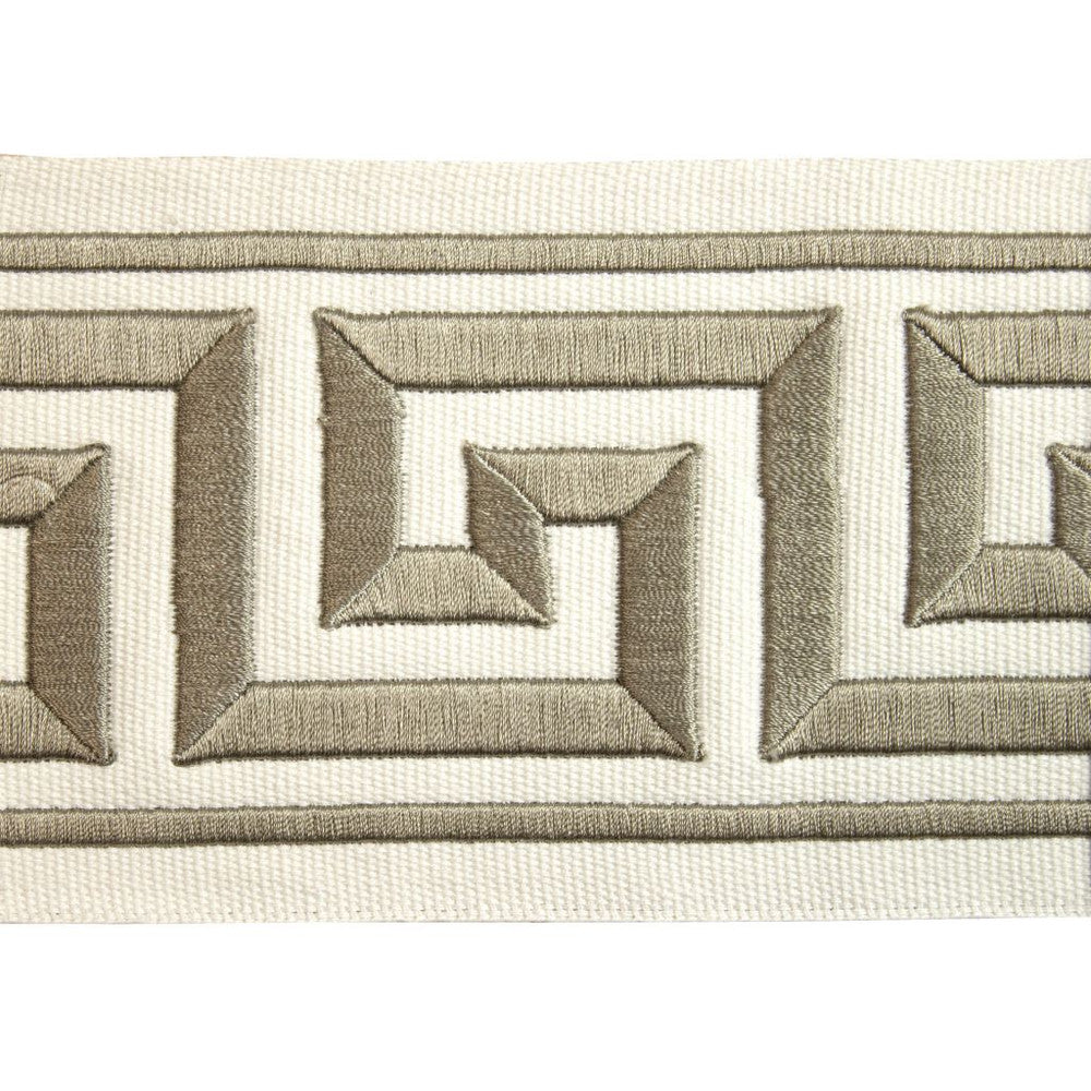 BD121 4" Border Hazelnut by RM CoCo Trim Creative Threads II 100% Cotton Base 100% Rayon Embroidery See Sample 0 Horizontal: 4 and Vertical: 3 4 - Fabric Carolina -
