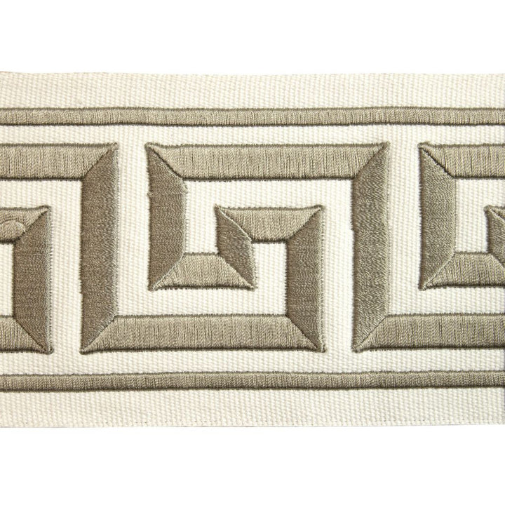 BD121 4" Border Hazelnut by RM CoCo Trim Creative Threads II 100% Cotton Base 100% Rayon Embroidery See Sample 0 Horizontal: 4 and Vertical: 3 4 - Fabric Carolina -