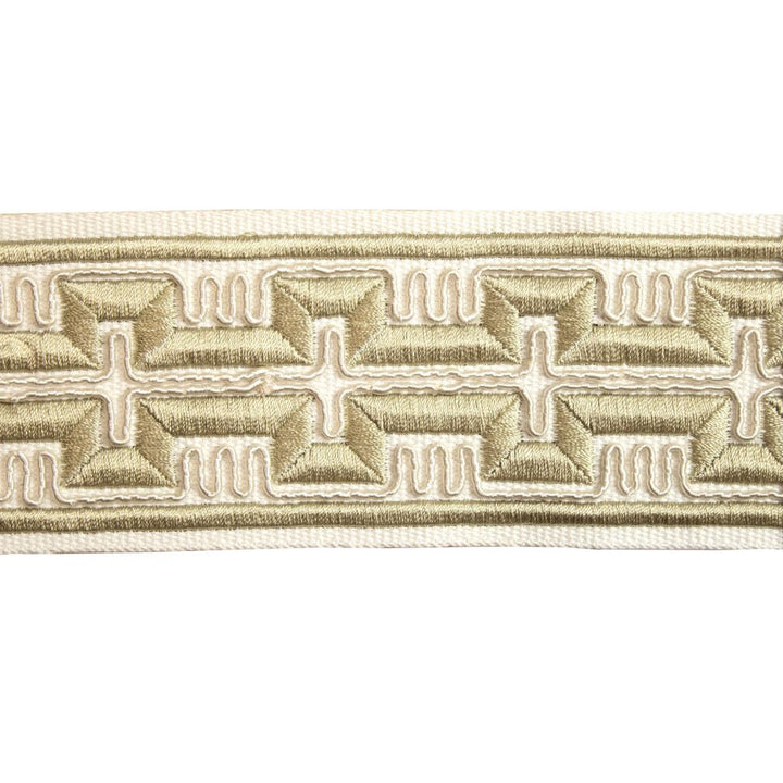 BD123 Border 2.5" Winter White by RM CoCo Trim Creative Threads III 100% Cotton Base 100% Rayon Embroidery See Sample 0 Horizontal: 4 and Vertical: 1.5 2.5 - Fabric Carolina -