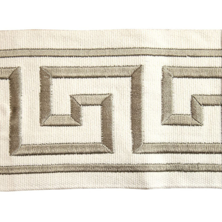 BD130 Border 4" Hazelnut by RM CoCo Trim Creative Threads IV 100% Cotton Base 100% Rayon Embroidery See Sample 0 Horizontal: 4 and Vertical: 3 4 - Fabric Carolina -