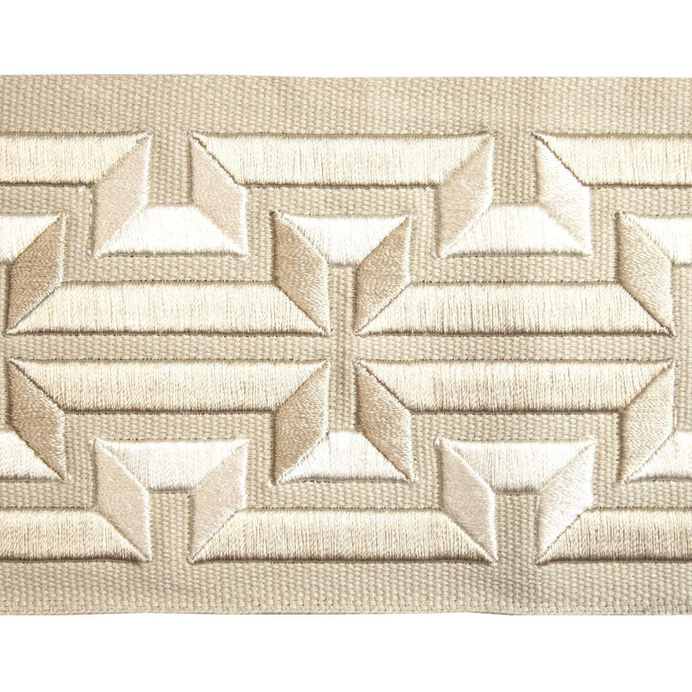 BD132 Border 4" Ivory by RM CoCo Trim Creative Threads IV 100% Cotton Base 100% Rayon Embroidery See Sample 0 Horizontal: 4 and Vertical: 2.5 4 - Fabric Carolina -