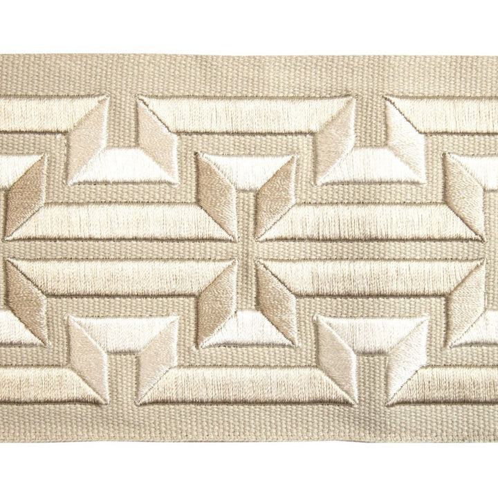 BD132 Border 4" Ivory by RM CoCo Trim Creative Threads IV 100% Cotton Base 100% Rayon Embroidery See Sample 0 Horizontal: 4 and Vertical: 2.5 4 - Fabric Carolina -