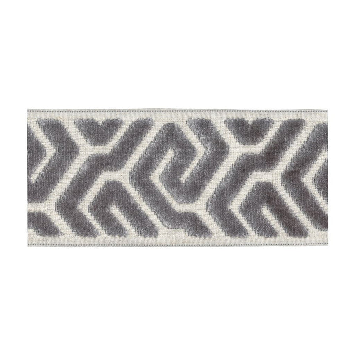 BD134 Border 3.5" Thunder by RM CoCo Trim Creative Threads VI 58% Rayon 31% Polyester 11% Linen See Sample 0 Horizontal: 3.5 and Vertical: 4 3.5 - Fabric Carolina -