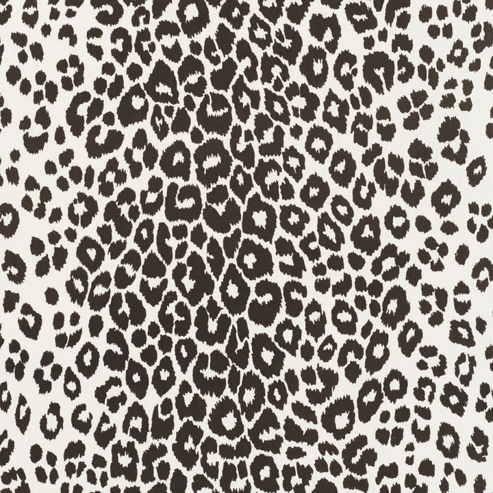 Iconic Leopard Indoor/Outdoor Graphite 177324 by Schumacher Fabric INDOOR/OUTDOOR II: PRINTS & WOVENS See Sample UNITED KINGDOM - </p><p>Repeat: Horizontal: 27 1/4" (69CM) and Vertical: 26 1/4" (67CM) 54 1/2" (138CM) - Fabric Carolina -