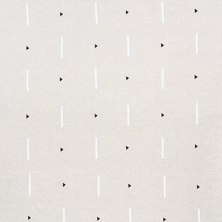 Tashmoo Black & White 177901 by Schumacher Fabric CAROLINE Z HURLEY See Sample UNITED STATES OF AMERICA MEDIUM DUTY </p><p>Repeat: Horizontal: 14 1/2" (37CM) and Vertical: 36" (91CM) 57" (145CM) - Fabric Carolina -