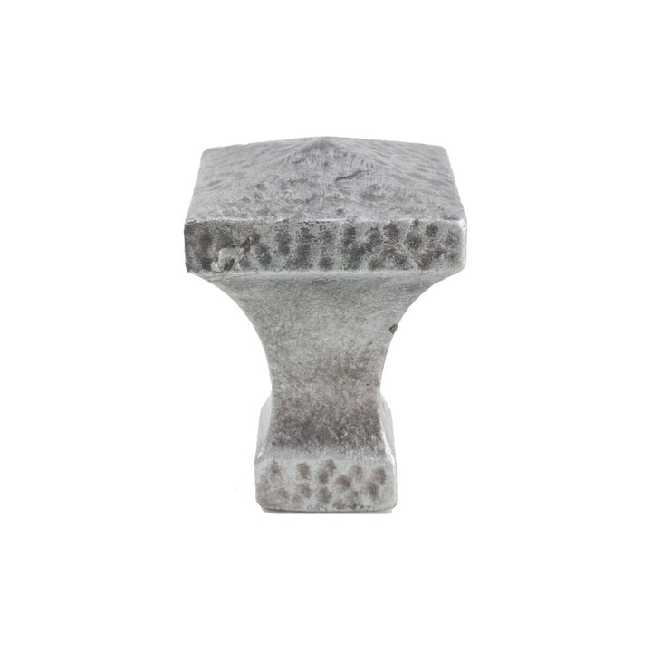 Knob Finial 4 Silver by Stout Hardware Stout Hardware Knob Finial 4 SilverHardware 1/2 INCH METAL Fabric HARDWARE - IRRESISTIBLE USA </p><p>Repeat: H: , V: 0.5 in - Fabric Carolina -
