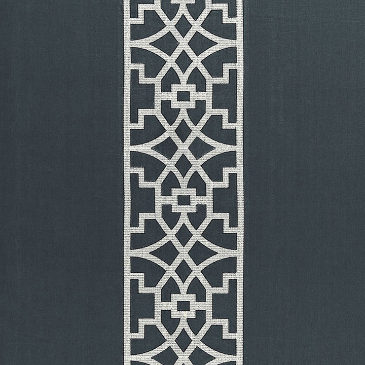 Don'T Fret Bleu Marine 66181 by Schumacher Fabric MARY MCDONALD LINEN 73% VISCOSE 27% INDIA MARTINDALE 6,000 </p><p>Repeat: Horizontal: 27" (69CM) and Vertical: 7 3/4" (20CM) 55 - Fabric Carolina -
