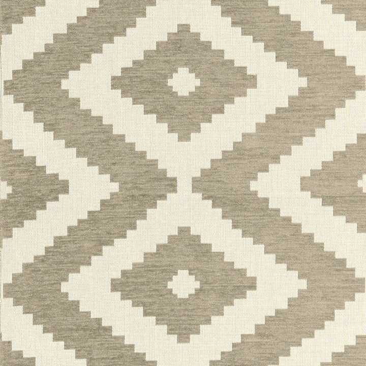 Vail Chenille Driftwood 66761 by Schumacher Fabric LUXE LODGE See Sample UNITED STATES OF AMERICA . </p><p>Repeat: Horizontal: 26" (66CM) and Vertical: 14" (36CM) 51 1/2" WIDE (131CM) - Fabric Carolina -
