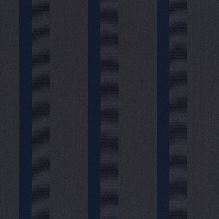Elise Midnight 72300 by Schumacher Fabric French-Revolution 71% Cotton, 29% Silk Martindale 10,000 Horizontal: 4.5 and Vertical: - 55 - Fabric Carolina -