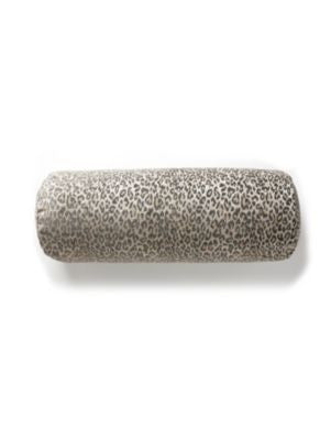 <p>Leopard Pillow 21 X 7 - Castle Gray A9BLEOPILL0007 by Scalamandre Pillows</p><p><strong>Required Minimum Quantity Purchase: Product</p><p>Book: AMAZINK</p><p>Content: 45% COTTON 31% VISCOSE 24% POLYESTER</p><p>Origin: U.S.A.</p><p>Performance: HEAVY DUTY</p><p>Repeat: Horizontal: 9.75" and Vertical: 7"</p><p>Width: 0</p>