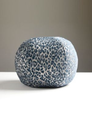 <p>Leopard Pillow 12 Dia - Orion Blue A9SLEOPILL0008 by Scalamandre Pillows</p><p><strong>Required Minimum Quantity Purchase: Product</p><p>Book: AMAZINK</p><p>Content: 45% COTTON 31% VISCOSE 24% POLYESTER</p><p>Origin: U.S.A.</p><p>Performance: HEAVY DUTY</p><p>Repeat: Horizontal: 9.75" and Vertical: 7"</p><p>Width: 0</p>