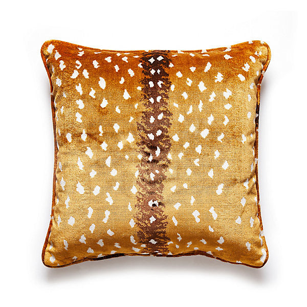 Antelope Tawny by Scalamandre
 Pillow Scalamandre
 Pillow Antelope TawnyPillow 76% VISCOSE 24% ACRYLIC USA </p><p>Repeat: H: , V: - Fabric Carolina -