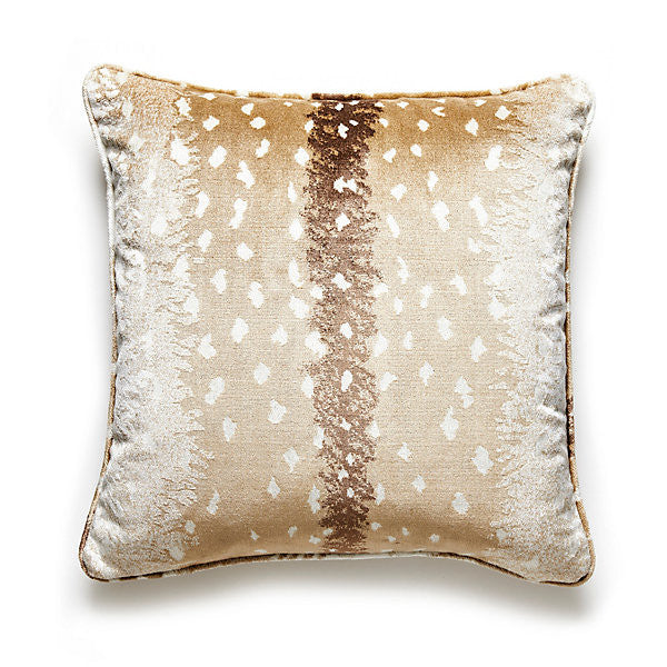 Antelope Sahara by Scalamandre
 Pillow Scalamandre
 Pillow Antelope SaharaPillow 76% VISCOSE 24% ACRYLIC USA </p><p>Repeat: H: , V: - Fabric Carolina -