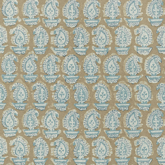 Gada Paisley Teal AT78785 by Anna French Wallpaper Anna French Wallpaper Gada Paisley Teal AT78785Wallpaper Palampore Non Woven Wallpaper UNITED KINGDOM </p><p>Repeat: V: 9 27 - Fabric Carolina -
