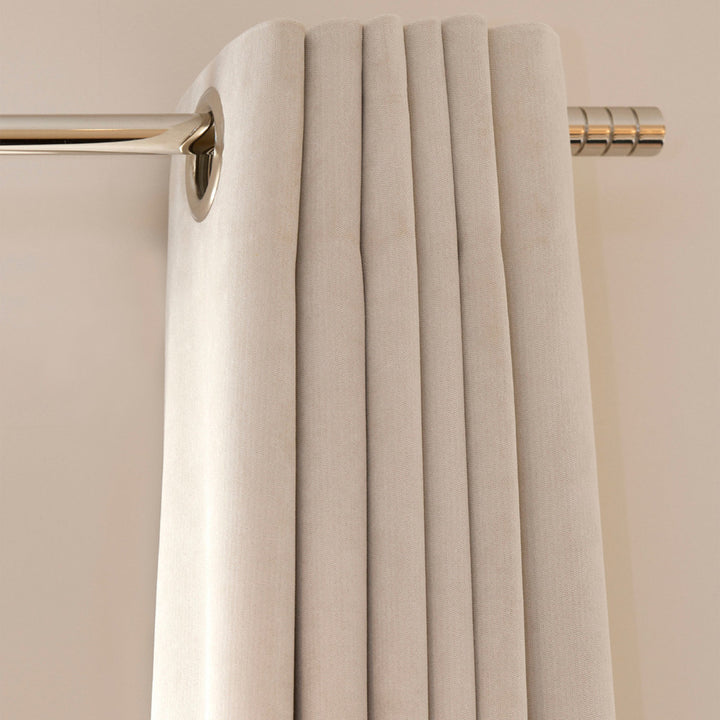 B8045 Signature Sateen White by Greenhouse Fabric 50% Cotton, 50% Polyester 100Yds/Rl USA </p><p>Repeat: None 54" - Fabric Carolina -