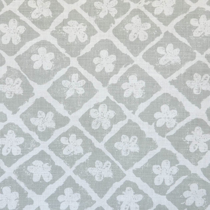 Pomeroy Grey/Oyster by Lee Jofa Fabric Lee Jofa Fabric Pomeroy Grey/OysterFabric BLITHFIELD LINEN - 88%;POLYAMIDE - 12% United Kingdom </p><p>Repeat: H: 25, V: 19.25 52.75 - Fabric Carolina -