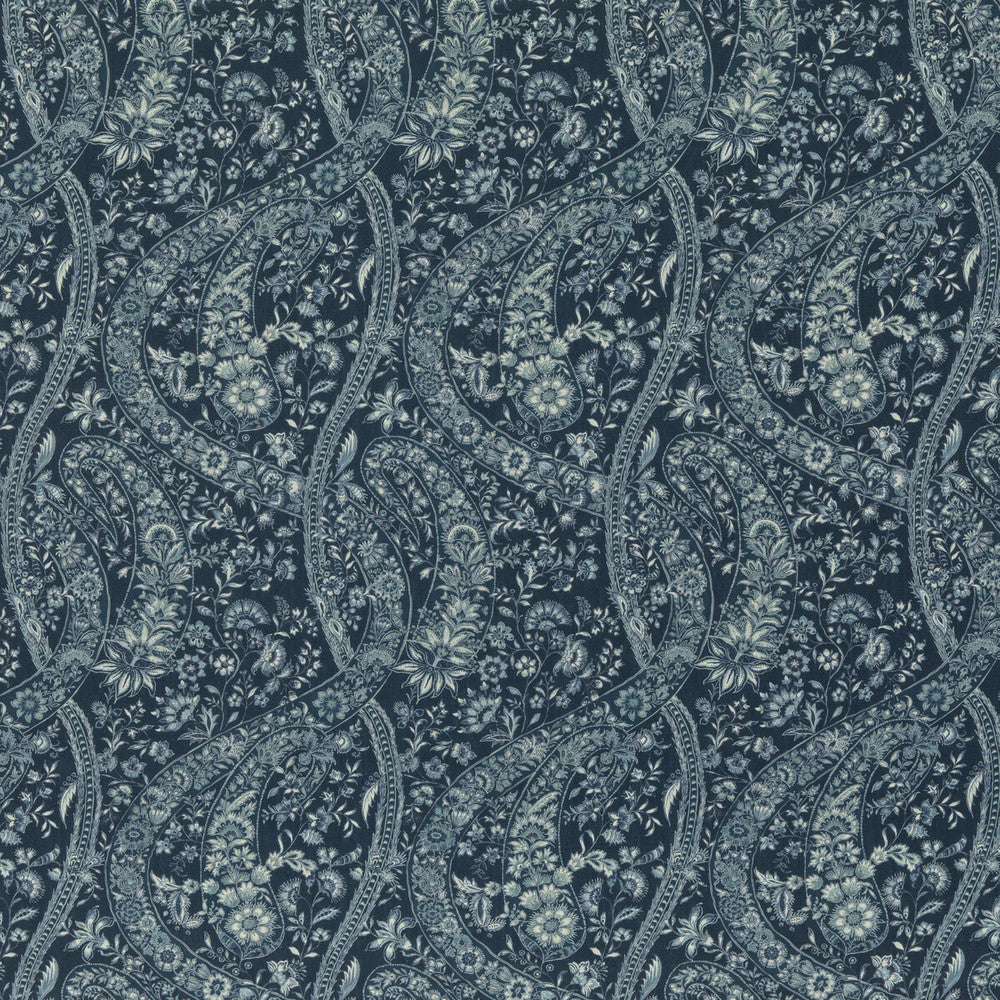 Bukhara Paisley Indigo by G P & J Baker Fabric G P & J Baker Fabric Bukhara Paisley IndigoFabric COROMANDEL LINEN - 100% United Kingdom </p><p>Repeat: H: 13.593, V: 23.64 54.372 - Fabric Carolina -
