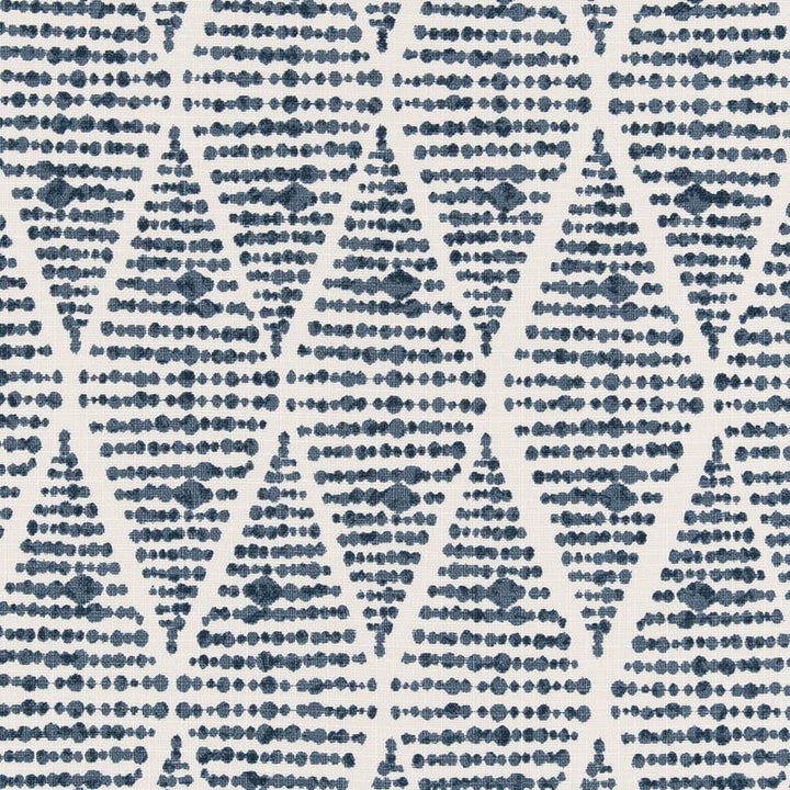 D2505 Oxford by Charlotte Fabric Patio Prints 100% Polyester Made In USA Exceeds 60,000 Wyzenbeek Rubs (Heavy Duty) </p><p>Repeat: Horizontal 4.5" x Vertical 11.5" 54 Inches - Fabric Carolina -