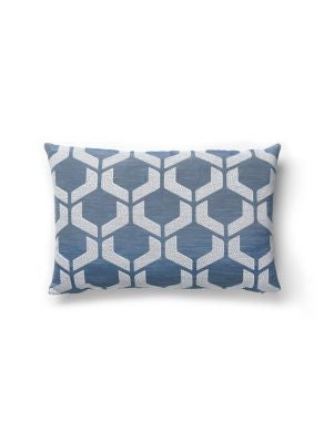 <p>Craquele Pillow 14 X 22 - Blue Storm DBLCRAQPILL0001 by Scalamandre Pillows</p><p><strong>Required Minimum Quantity Purchase: Product</p><p>Book: TUNDRA</p><p>Content: 62% COTTON 22% VISCOSE 16% POLY</p><p>Origin: U.S.A.</p><p>Performance: LIGHT DUTY</p><p>Repeat: Horizontal: 6.25" and Vertical: 5.5"</p><p>Width: 0</p>