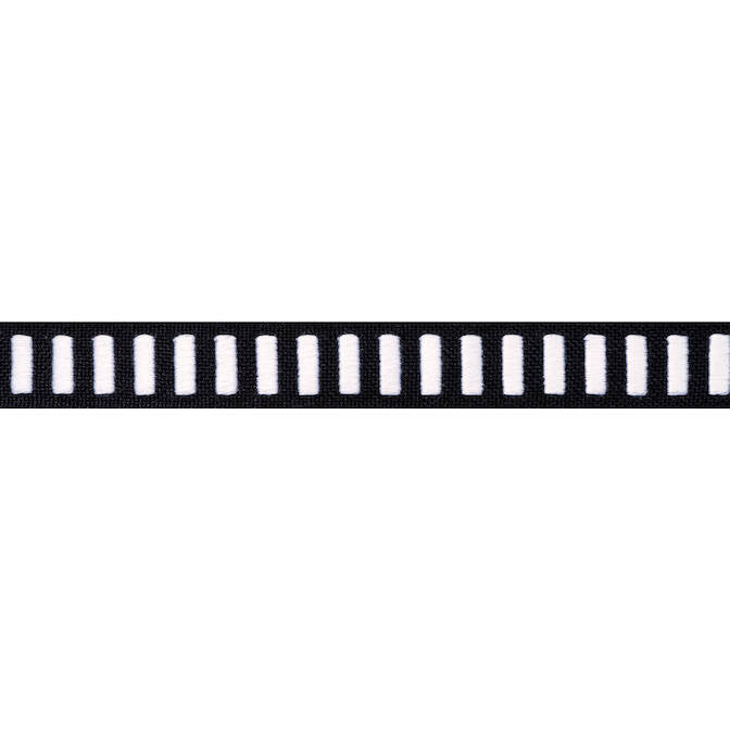 Dash Tape White on Onyx E12134 by Thibaut Fabric Thibaut Fabric Dash Tape White on Onyx E12134Fabric Tapes & Trims Volume 2 90% Cotton, 10% Polyester INDIA </p><p>Repeat: V: 0.5 1 - Fabric Carolina -