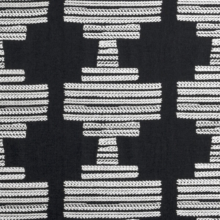 Bw1010 Black/White by Clarke And Clarke Fabric Clarke And Clarke Fabric Bw1010 Black/WhiteFabric CLARKE & CLARKE BLACK + WHITE COTTON - 25%;LINEN - 25%;POLYESTER - 25%;VISCOSE - 25% India </p><p>Repeat: H: 10.625, V: 9 55 - Fabric Carolina -