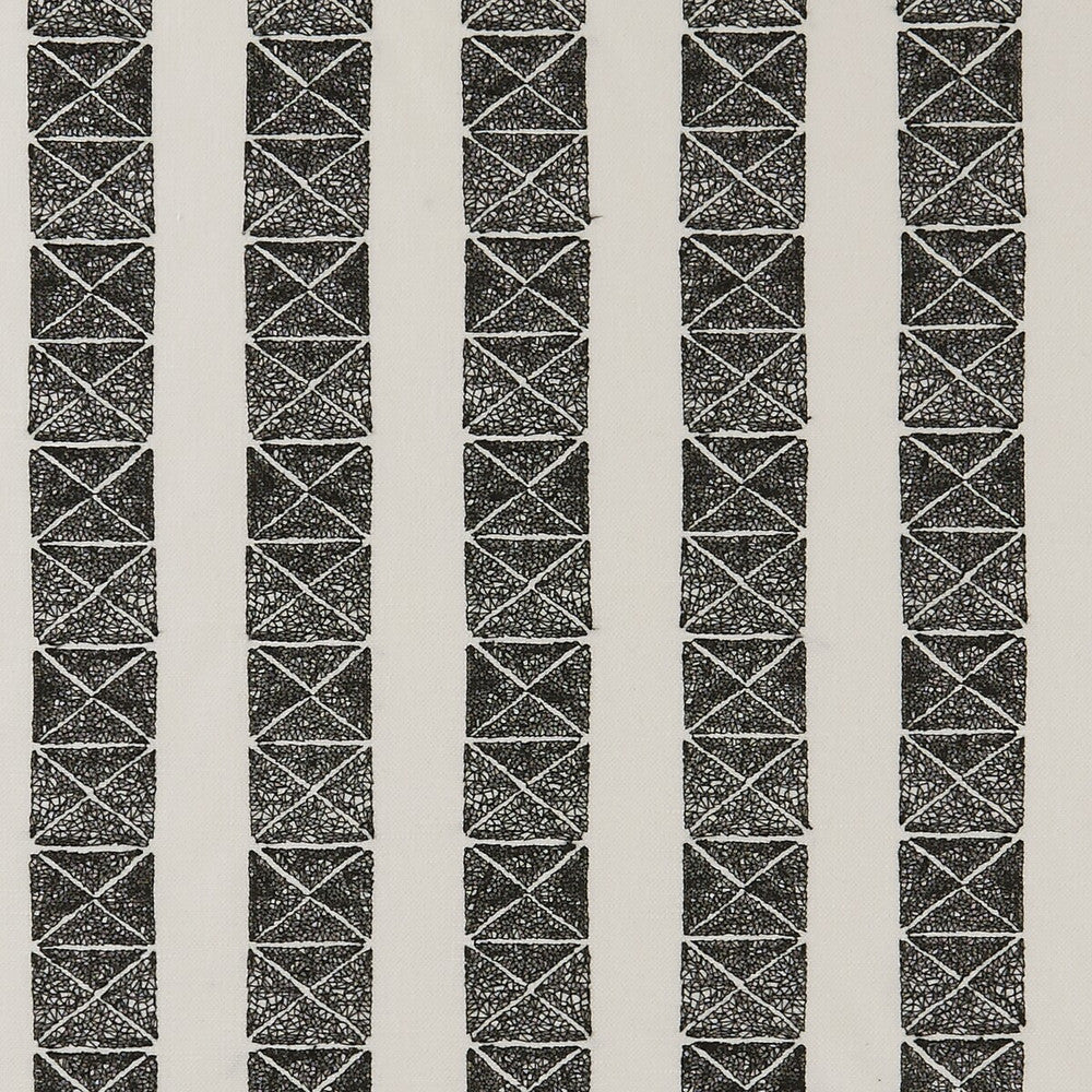 Bw1013 Black/White by Clarke And Clarke Fabric CLARKE & CLARKE BLACK + WHITE India Horizontal: 6.69 and Vertical: 6.3 55 - Fabric Carolina -