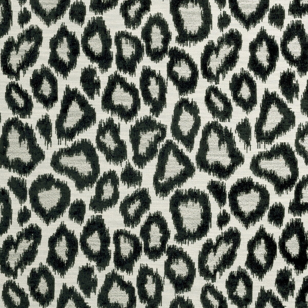 Bw1039 Black/White by Clarke And Clarke Fabric Clarke And Clarke Fabric Bw1039 Black/WhiteFabric CLARKE & CLARKE BLACK + WHITE VISCOSE - 62%;POLYESTER - 34%;LINEN - 4% Turkey </p><p>Repeat: H: 13.78, V: 13.78 55 - Fabric Carolina -