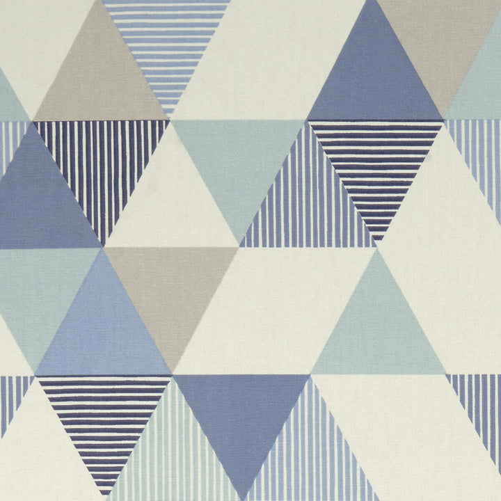 Brio Denim by Clarke And Clarke Fabric Clarke And Clarke Fabric Brio DenimFabric CLARKE & CLARKE GRAPHICA COTTON - 100% Turkey </p><p>Repeat: H: 13.78, V: 12.6 54 - Fabric Carolina -