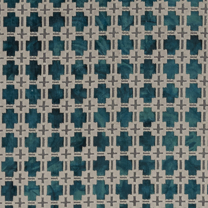 Maui Kingfisher by Clarke And Clarke Fabric CLARKE & CLARKE EXOTICA VISCOSE - 48%;LINEN - 21%;POLYESTER - 19%;COTTON - 12% India HEAVY Horizontal: 1.5 and Vertical: 1.875 54 - Fabric Carolina -