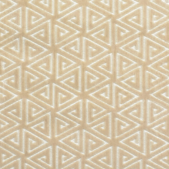 F2753 Champagne by Greenhouse Fabric E83: greenhouse HUES 88% Viscose, 12% Polyester India 33,000 double rubs </p><p>Repeat: 3.5" H, 5.5" V 57" - Fabric Carolina -
