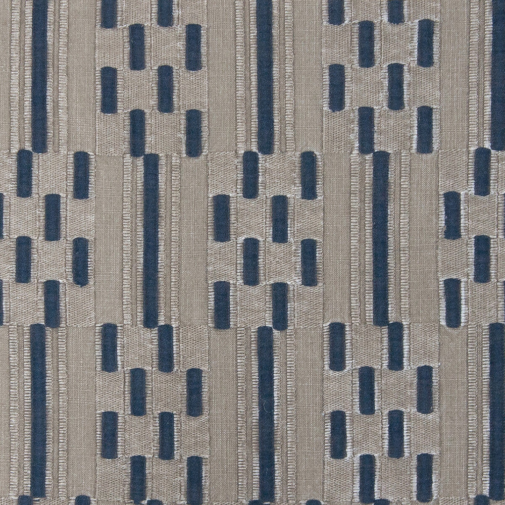Santa Maria Marron by Gaston Y Daniela Fabric GASTON NUEVO MUNDO VISCOSE - 58%;POLYESTER - 18%;LINEN - 14%;WOOL - 10% India HEAVY Horizontal: 6 and Vertical: 9 48.5 - Fabric Carolina -