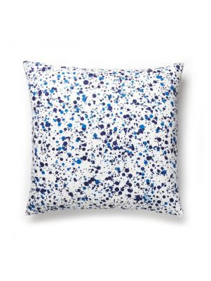 <p>Spatter Pillow 22 X 22 - Navy On White HNSPATPILL000N by Scalamandre Pillows</p><p><strong>Required Minimum Quantity Purchase: Product</p><p>Book: HINSON ICONS</p><p>Content: 100% COTTON</p><p>Origin: U.S.A.</p><p>Performance: LIGHT DUTY</p><p>Repeat: Horizontal: 13.5" and Vertical: 13.5"</p><p>Width: 0</p>