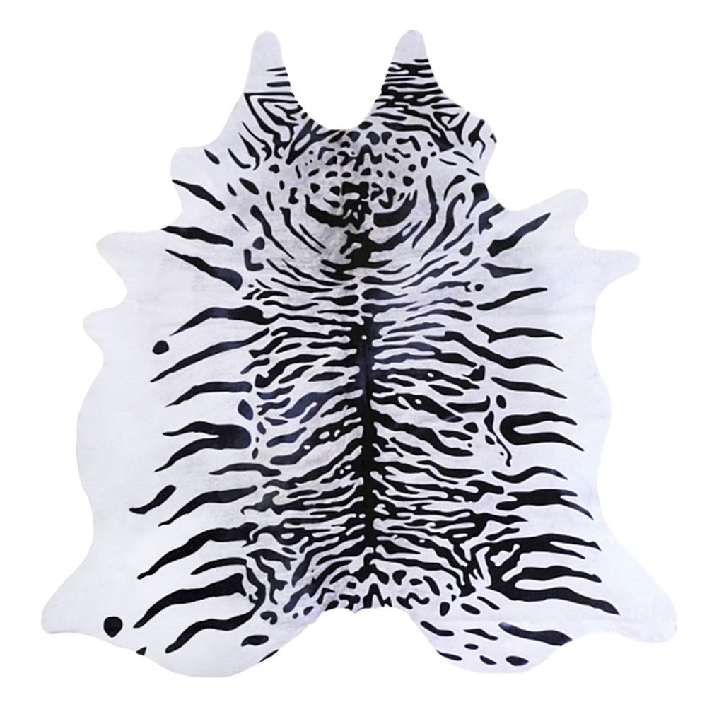 HOH031 Snow Tiger by Greenhouse Fabric South American Hides
 38 - 45 Sq Ft (+/-)
 Thickness: 1.6 - 1.8 Mm
 Tanning: Chrome
 Finish: Full Grain W/ Hair </p><p>Repeat: - Fabric Carolina -