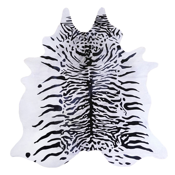 HOH031 Snow Tiger by Greenhouse Fabric South American Hides
 38 - 45 Sq Ft (+/-)
 Thickness: 1.6 - 1.8 Mm
 Tanning: Chrome
 Finish: Full Grain W/ Hair </p><p>Repeat: - Fabric Carolina -