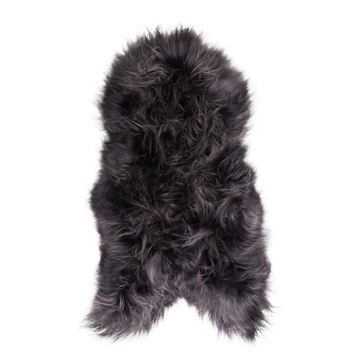 HOH034 Graphite by Greenhouse Fabric Sheepskin
 Longest Portion Of The Hide - 36" - 44"
 Wool Length - 3-4" </p><p>Repeat: - Fabric Carolina -