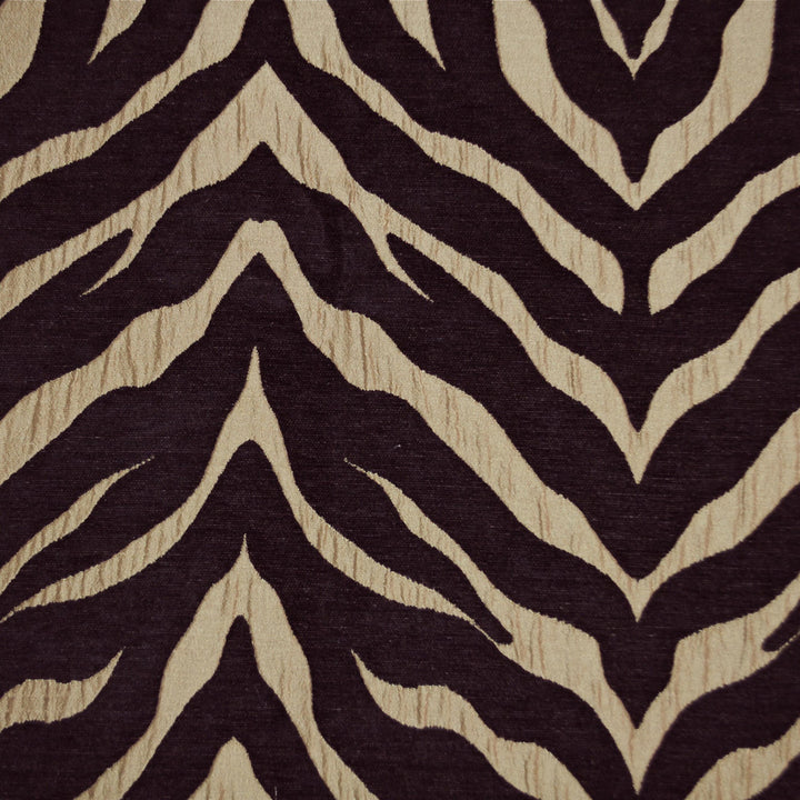 Kenilworth 1 Onyx by Marcus William Fabric Marcus William Fabric Kenilworth 1 OnyxFabric Ps/Marcus William Serengeti 61%Pol 39%Svi Turkey </p><p>Repeat: H: 14, V: 0 54 in - Fabric Carolina -