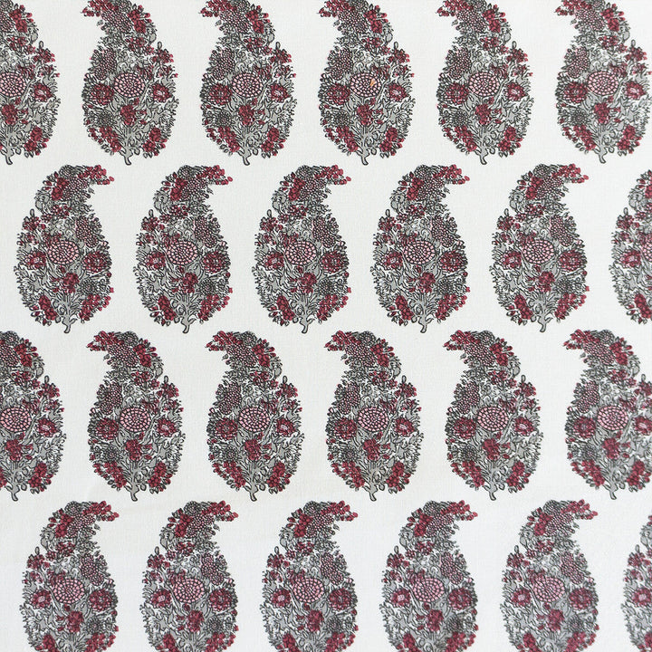 Tarsila Rosa/Berenjena by Gaston Y Daniela Fabric Gaston Y Daniela Fabric Tarsila Rosa/BerenjenaFabric LORENZO CASTILLO V COTTON - 100% Spain </p><p>Repeat: H: 2.44, V: 6.88 55.11 - Fabric Carolina -