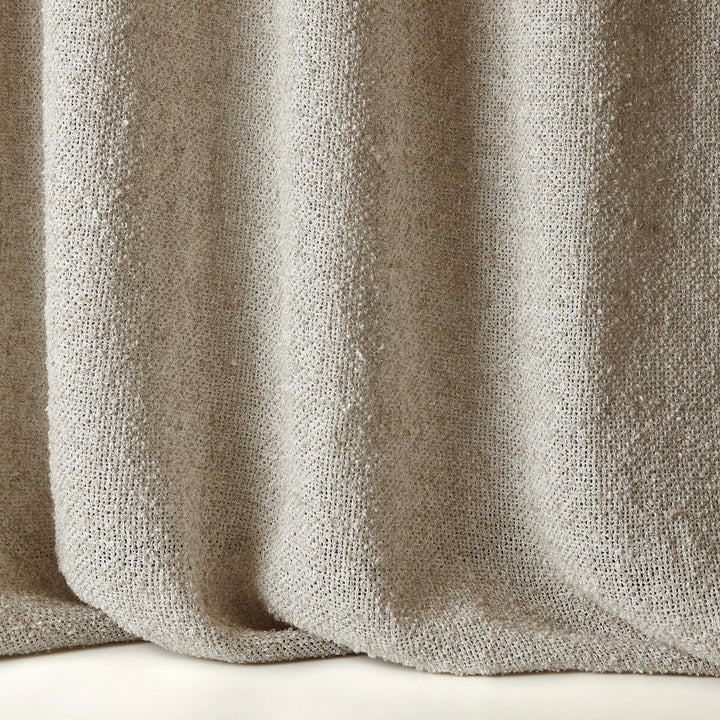 Triton 6 by Kravet Design Fabric Kravet Design Fabric Triton 6Fabric LIZZO LINEN - 96%;POLYAMIDE - 2%;POLYESTER - 2% Spain </p><p>Repeat: H: 0, V: 0 124 - Fabric Carolina -