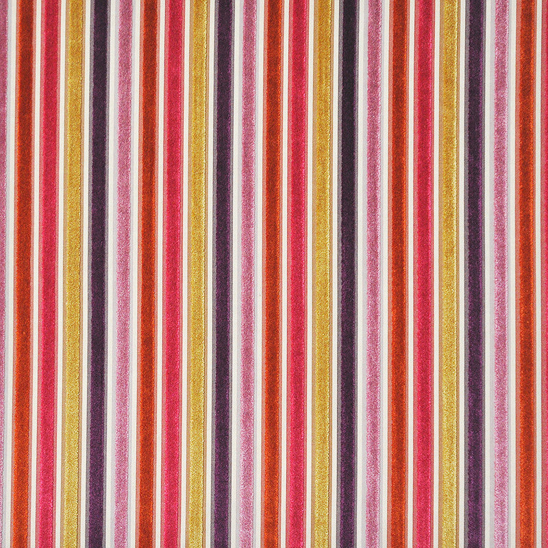 Narrow Margin # 202 Currants by Maxwell Fabric COLOR WAVES-GEMSTONES 50% POLYESTER 50% RAYON CHINA </p><p>Repeat: Horizontal: and Vertical: H-3.5 55" - Fabric Carolina -