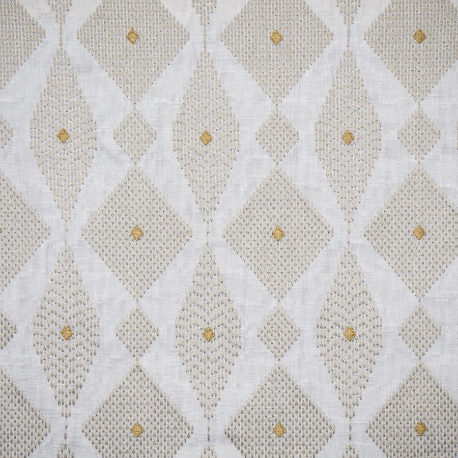 Pevensie # 639 Gleam by Maxwell Fabric Color Theory-Vol.Viii Tigerseye BASE: 50% POLYESTER
50% COTTON
EMB: 100% POLYESTER INDIA V-4.3" H-6.4" 54" - Fabric Carolina -