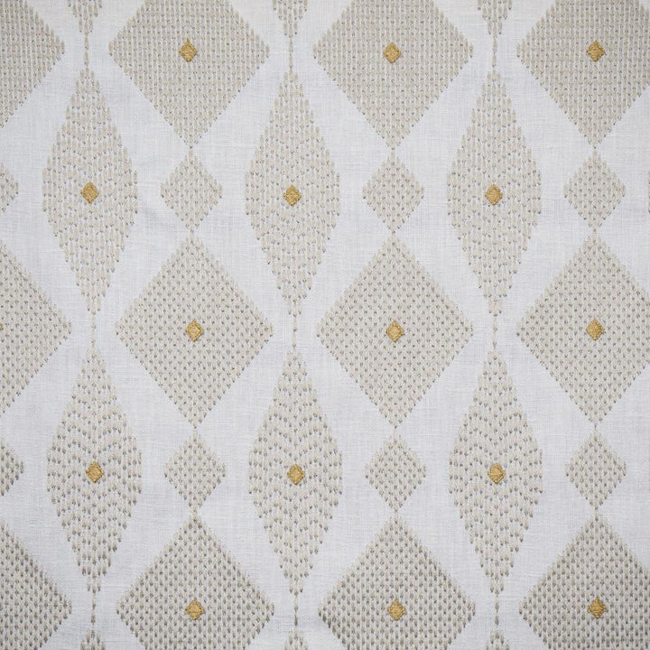 Pevensie # 639 Gleam by Maxwell Fabric Color Theory-Vol.Viii Tigerseye BASE: 50% POLYESTER
50% COTTON
EMB: 100% POLYESTER INDIA V-4.3" H-6.4" 54" - Fabric Carolina -