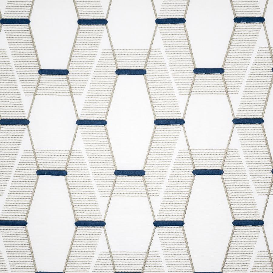 Portcullis # 136 Mallard by Maxwell Fabric Color Theory-Vol. Ix Pacific 60% COTTON
40% POLYESTER EMB.-100% POLYESTEER INDIA V-11.3" H-8." 54"EMB.52" - Fabric Carolina -
