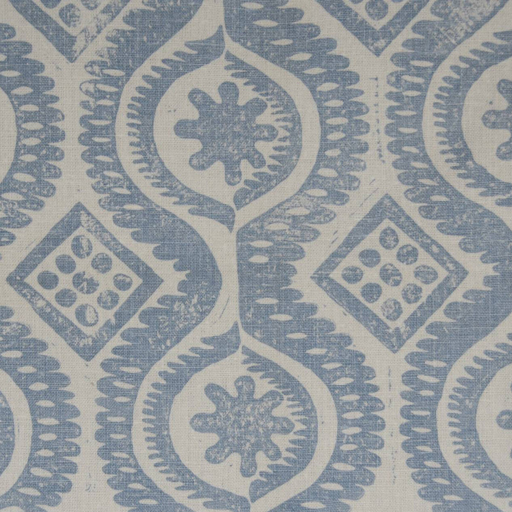 Damask Blue by Lee Jofa Wallcovering Lee Jofa Wallcovering Damask BlueWallcovering BLITHFIELD PAPER - 100% United Kingdom </p><p>Repeat: H: 22.75, V: 22.75 54 - Fabric Carolina -