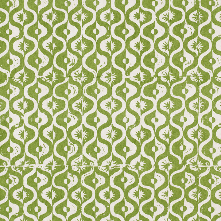 Small Medallion Wp Fern by Lee Jofa Wallcovering BLITHFIELD CELLULOSE - 100% United Kingdom - Horizontal: 17.1 and Vertical: 37.7 51.1 - Fabric Carolina -