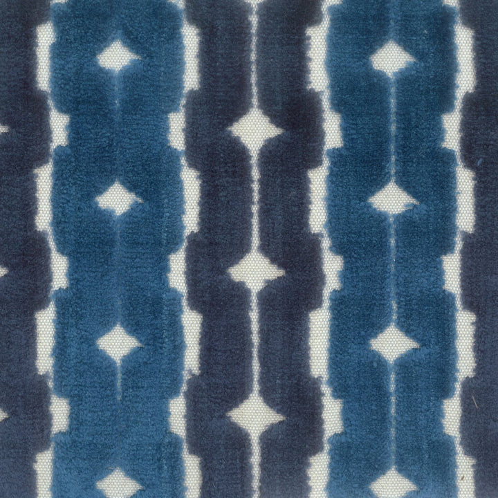 Prize 1 Sapphire by Stout Fabric Stout Fabric Prize 1 SapphireFabric COMFORTABLE LIVING SPRAY/OCEAN 19%POL 81%SVI TURKEY </p><p>Repeat: H: 3.375, V: 2.000 54 in - Fabric Carolina -