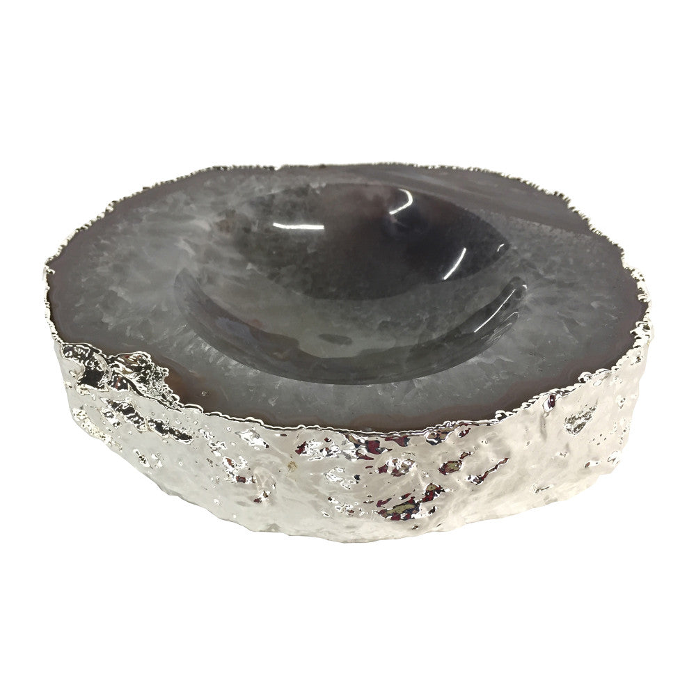 Noemi Polished Agate Bowl, Naturla/Silver QR-18381.NTRLSILVER.0 by CuratedKravet CuratedKravet A polished natural agate bowl with silver electroplating. Due to the natural material, size, shape and color will vary. Brazil DUST LIGHTLY. </p><p>Dimensions: Length 6.25, Height 1.5, Width 5.5 Stone - 95%, Silver Leaf - 5% - Fabric Carolina -